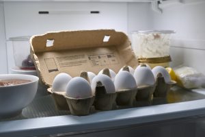 Los huevos tienen que guardarse en el estante central de la nevera dentro de la caja