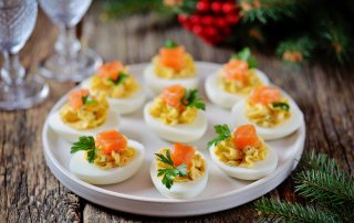 Huevos rellenos con salmón ahumado